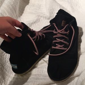 Toms lace up boots